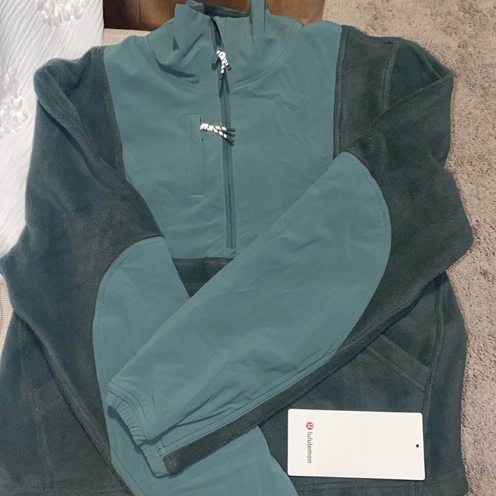 Lululemon Fleece + Ribstop Hiking Pullover (NEW WITH TAGS)